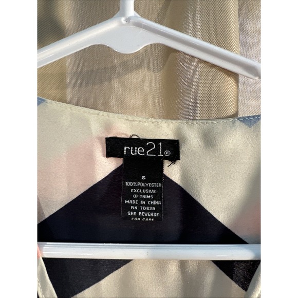 Rue 21 Tunic Top Small Sheer V-Neck Zip Up White Pink Chevron Roll Tab Sleeves - Picture 3 of 5